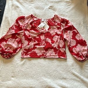 Adorable cropped blouse